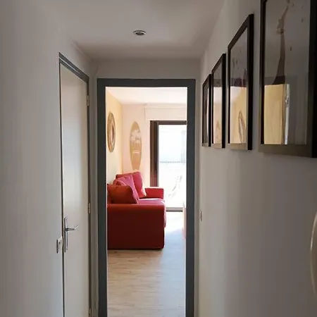 Grand Avec Balcon En Bord De