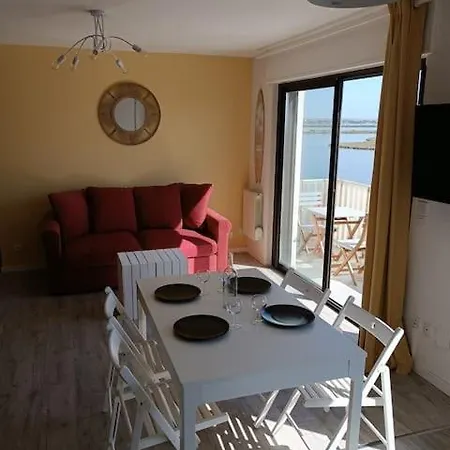 Appartement Grand Avec Balcon En Bord De *