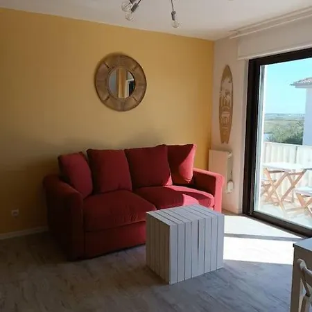 Grand Avec Balcon En Bord De