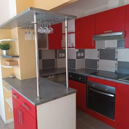 Apartment Grand Avec Balcon En Bord De *