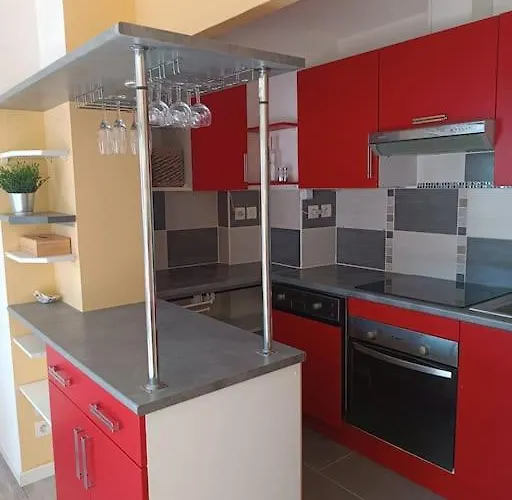 Apartament Grand Avec Balcon En Bord De *